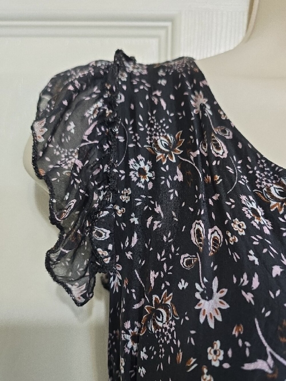 Floral Black Maxi Dress with Ruffle Cap Sleeves - Picture 5 of 16